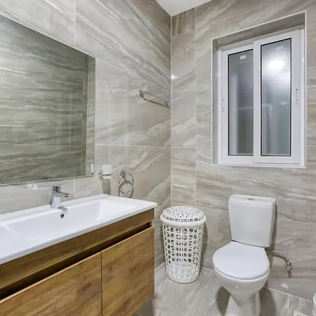 Cosy 2br With Stunning Sea Views In St Pauls By 360 Estates *